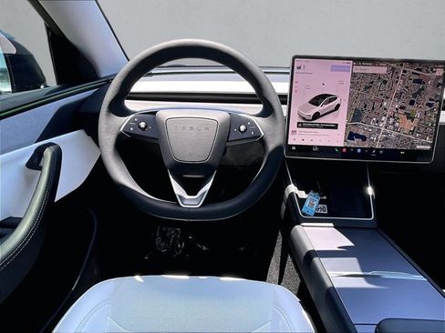Used 2026 Tesla Model Y 2WD image 7