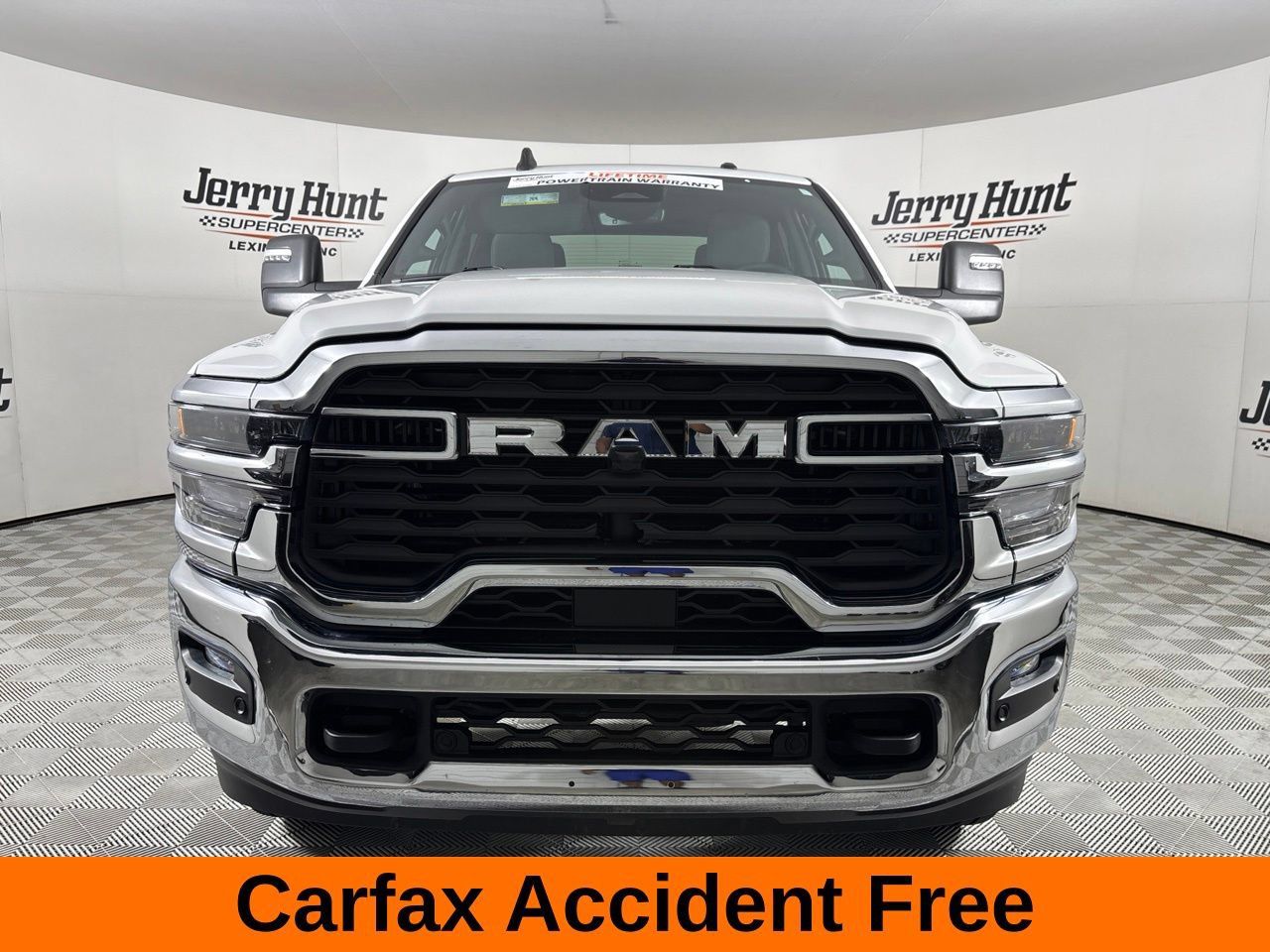 Used 2025 RAM 2500 Big Horn AWD/4WD image 3