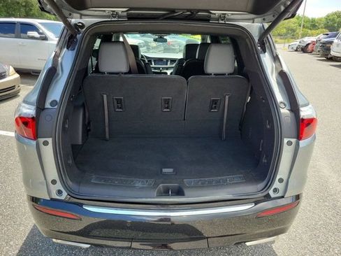 Used 2024 Buick Enclave Essence w/ Sport Touring Edition FWD image 19