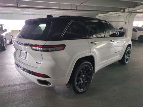 New 2025 Jeep Grand Cherokee Summit image 5