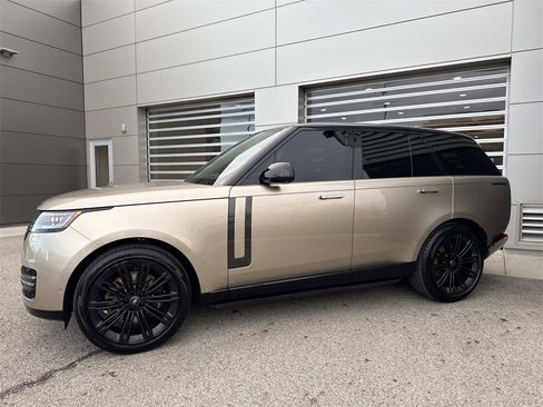Certified 2024 Land Rover Range Rover SE image 3