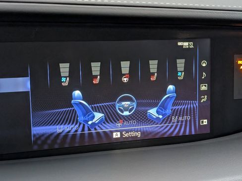 Used 2020 Lexus LS 500h AWD w/ Luxury Package image 28