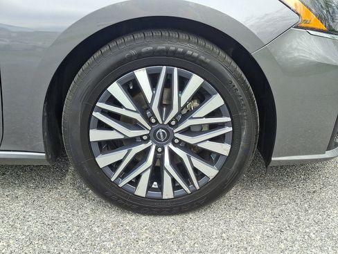 Used 2024 Nissan Altima 2.5 SV FWD image 8