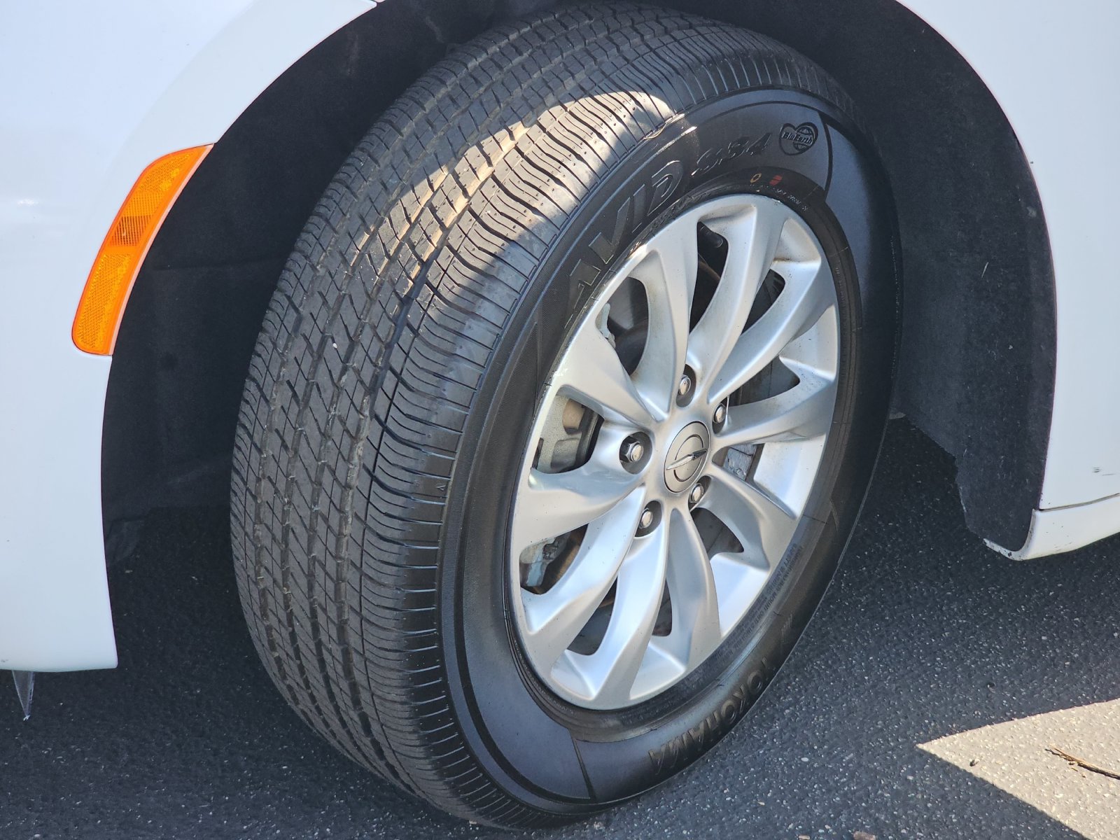 Used 2019 Chrysler Pacifica LX w/ Tire & Wheel Group FWD image 34