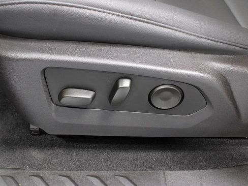 Used 2025 Chevrolet Colorado Trail Boss AWD/4WD image 25