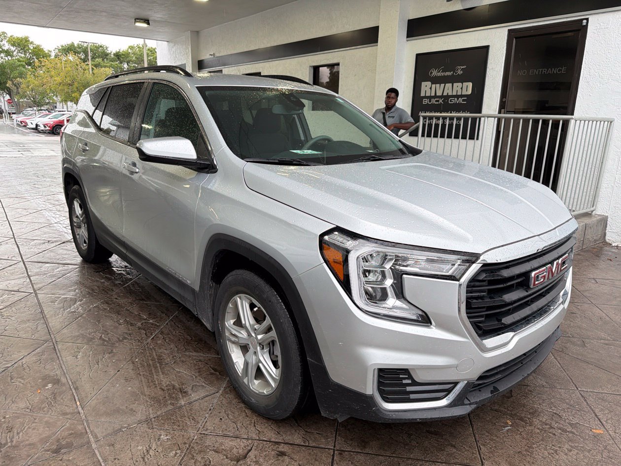 Used 2022 GMC Terrain SLE w/ Driver Convenience Package FWD image 3