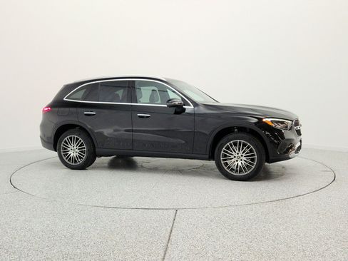 Used 2023 Mercedes-Benz GLC 300 4MATIC image 4
