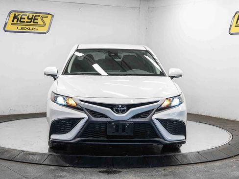 Used 2022 Toyota Camry SE w/ Convenience Package FWD image 6