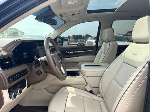 Used 2023 GMC Yukon XL Denali AWD/4WD image 12
