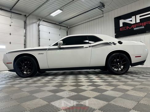 Used 2016 Dodge Challenger R/T RWD image 11