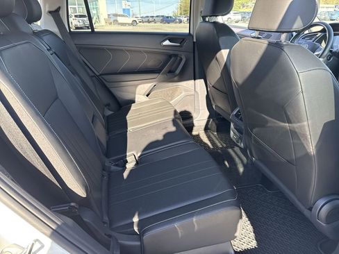 Used 2023 Volkswagen Tiguan SE image 28