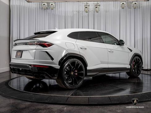 Used 2021 Lamborghini Urus AWD/4WD image 15