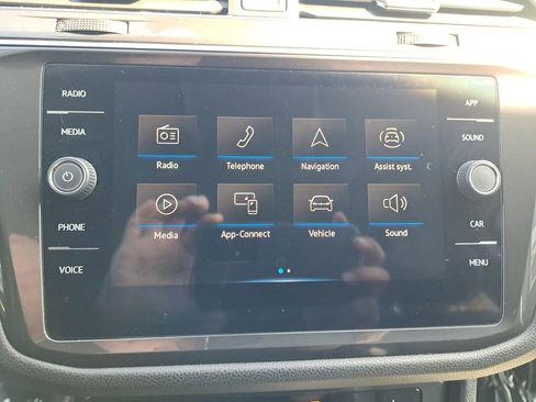 Used 2023 Volkswagen Tiguan SE AWD/4WD image 21