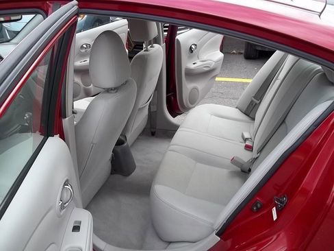 Used 2014 Nissan Versa SL w/ Tech Package image 8