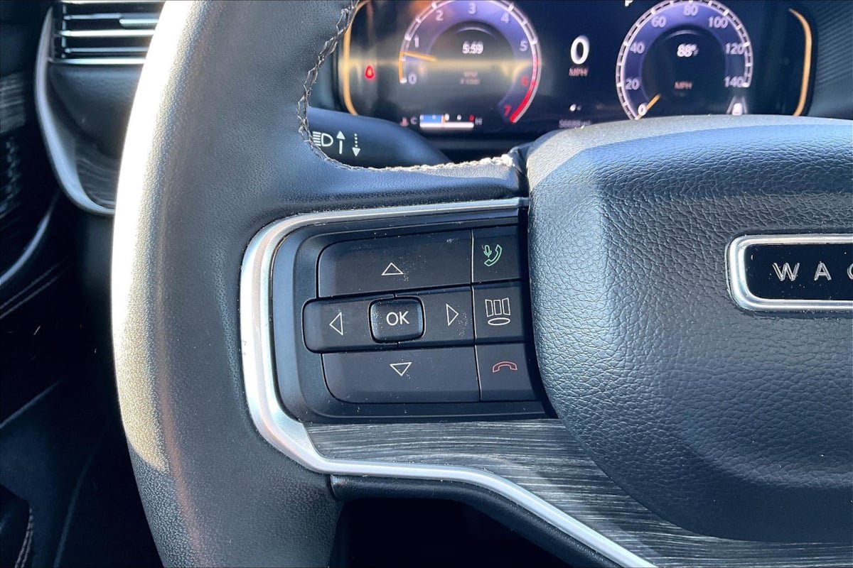 Used 2024 Jeep Wagoneer L Series II RWD image 16