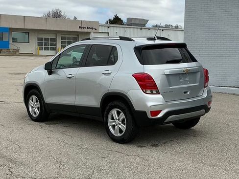 Used 2022 Chevrolet Trax LT w/ LT Convenience Package AWD/4WD image 3