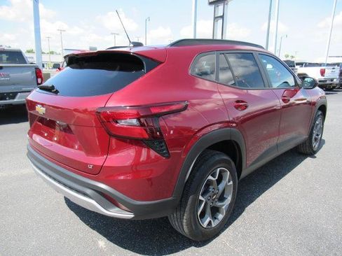 Used 2024 Chevrolet Trax LT FWD image 5
