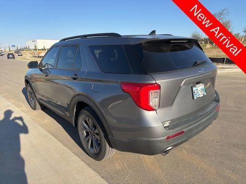 Used 2022 Ford Explorer XLT w/ Equipment Group 202A image 5