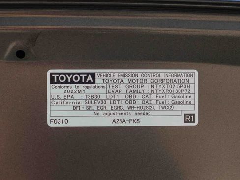 Used 2022 Toyota RAV4 XLE Premium FWD image 27