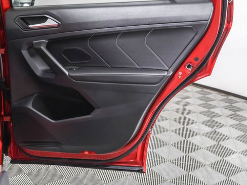 Used 2024 Volkswagen Tiguan SEL R-Line image 43