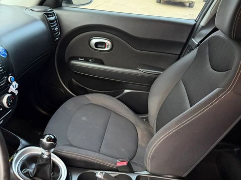 Used 2017 Kia Soul FWD image 11