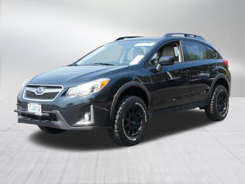 Used 2017 Subaru Crosstrek 2.0i Premium AWD/4WD image 3
