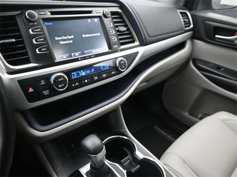 Used 2019 Toyota Highlander XLE image 33