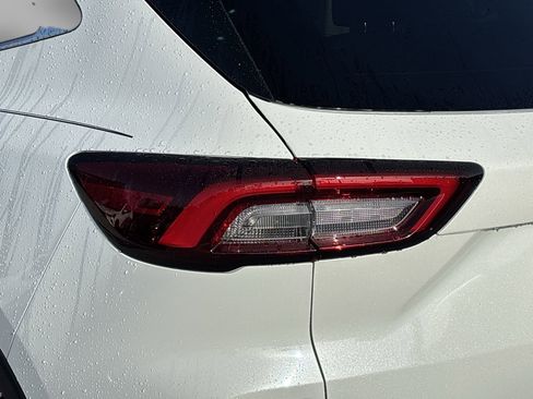 Used 2025 Ford Escape SE image 7