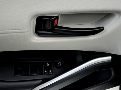 Certified 2024 Toyota Corolla Cross L image 35