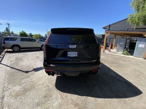 Used 2024 Cadillac Escalade ESV V w/ LPO, ONYX Package AWD/4WD image 5