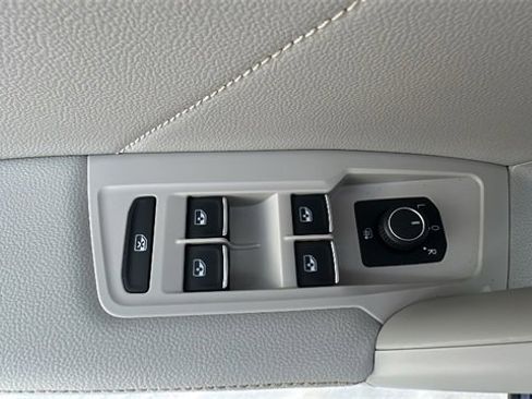 Used 2022 Volkswagen Tiguan SE image 26