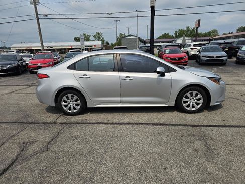 Used 2025 Toyota Corolla LE FWD image 5