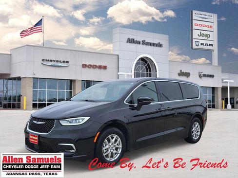Used 2025 Chrysler Pacifica Select image 1
