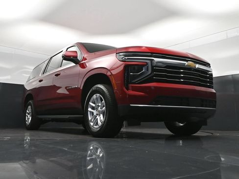 New 2026 Chevrolet Suburban LT w/ Comfort Package RWD image 44