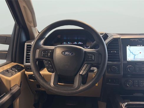 Used 2018 Ford F350 XLT w/ XLT Premium Package image 13