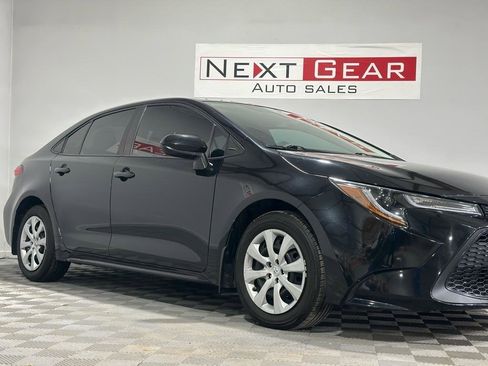 Used 2021 Toyota Corolla LE w/ Carpet Mat Package (TMS) image 2