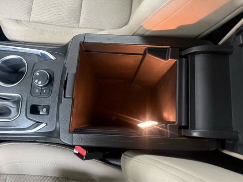 Used 2023 Chevrolet Traverse LS AWD/4WD image 23