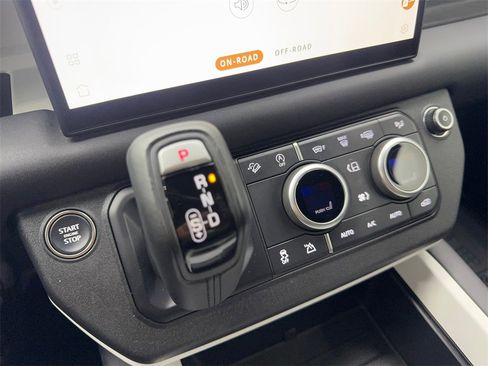 Used 2025 Land Rover Defender 110 S image 61