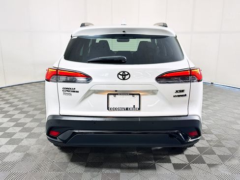 Used 2023 Toyota Corolla Cross AWD Hybrid w/ Convenience Package image 4