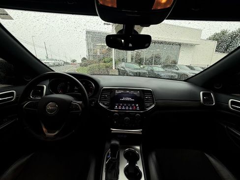 Used 2020 Jeep Grand Cherokee Altitude AWD/4WD image 18