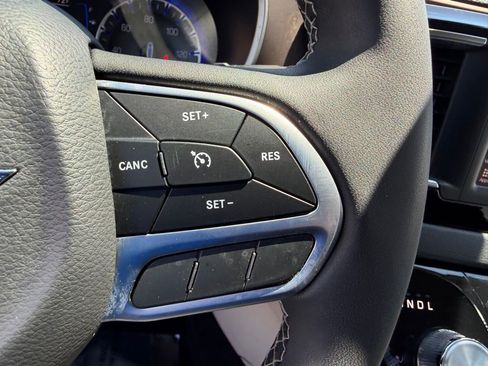 Used 2023 Chrysler Voyager LX FWD image 23