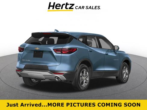 Used 2025 Chevrolet Blazer LT FWD image 1