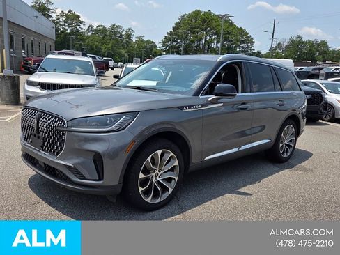 Used 2025 Lincoln Aviator Reserve AWD/4WD image 3