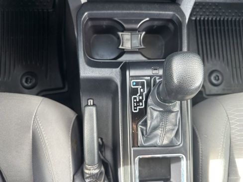 Used 2018 Toyota Tacoma SR w/ SR Convenience Package image 6