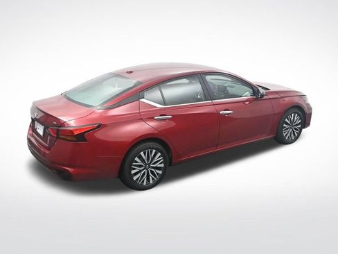 Used 2024 Nissan Altima 2.5 SV FWD image 33