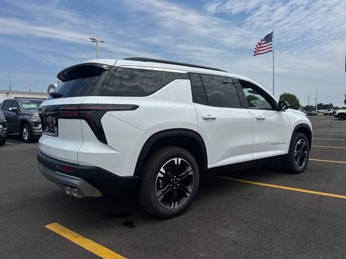 New 2027 Chevrolet Traverse LT w/ Sun and Wheel Package FWD image 6