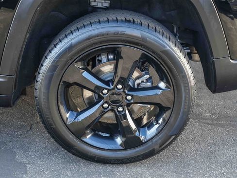 Used 2023 Jeep Grand Cherokee Altitude image 10