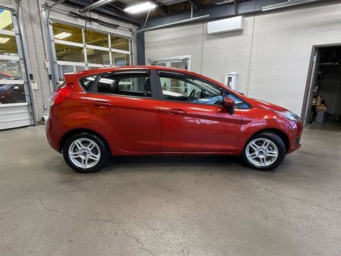 Used 2018 Ford Fiesta SE image 6