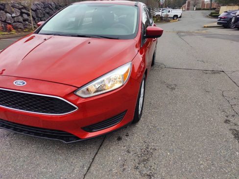 Used 2018 Ford Focus SE FWD image 7
