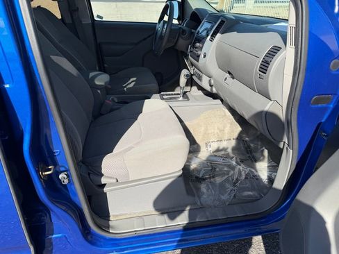 Used 2015 Nissan Frontier SV w/ SV Value Truck Package AWD/4WD image 14